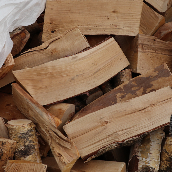 sausa skaldīta kaltē žāvēta malka